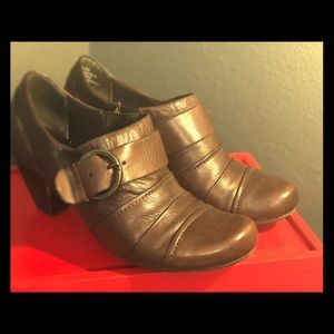 Bare Traps booties in chocolate brown leather